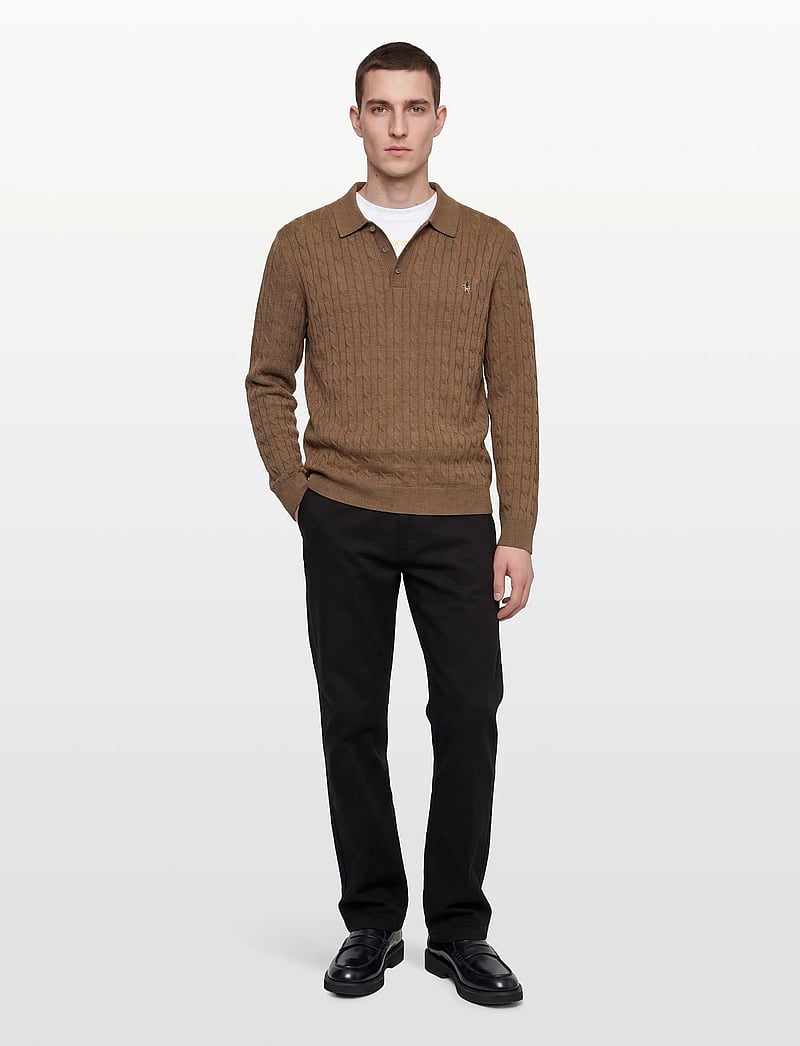 Morris - Merino Cable Polo Knit - langärmelige gestrickte polohemden - camel - 0