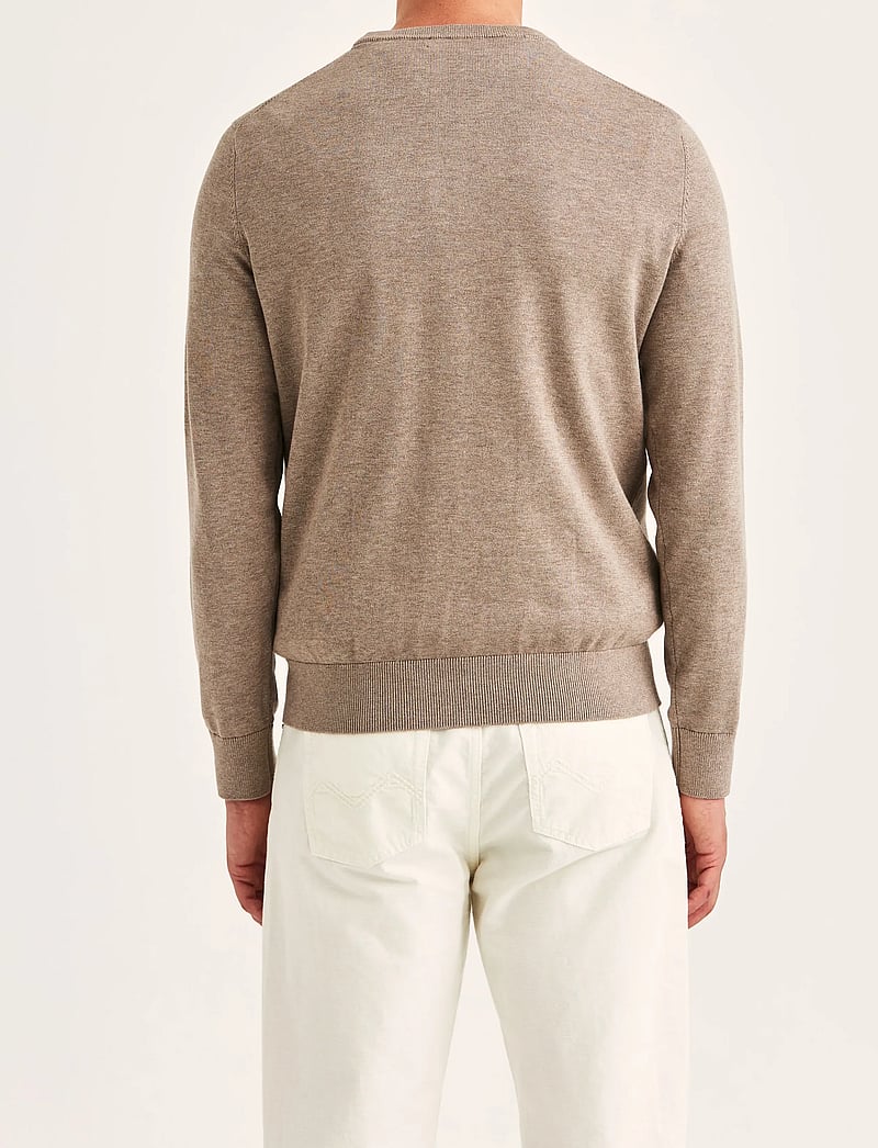 Morris - Riley Oneck - rund hals - brown - 4