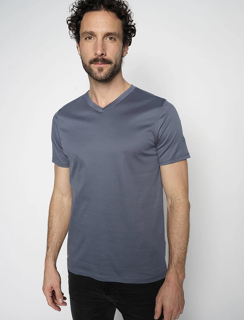 Mos Mosh Gallery - MMGPerry V-Ss Tee - v-ringade t-shirts - bering sea - 0