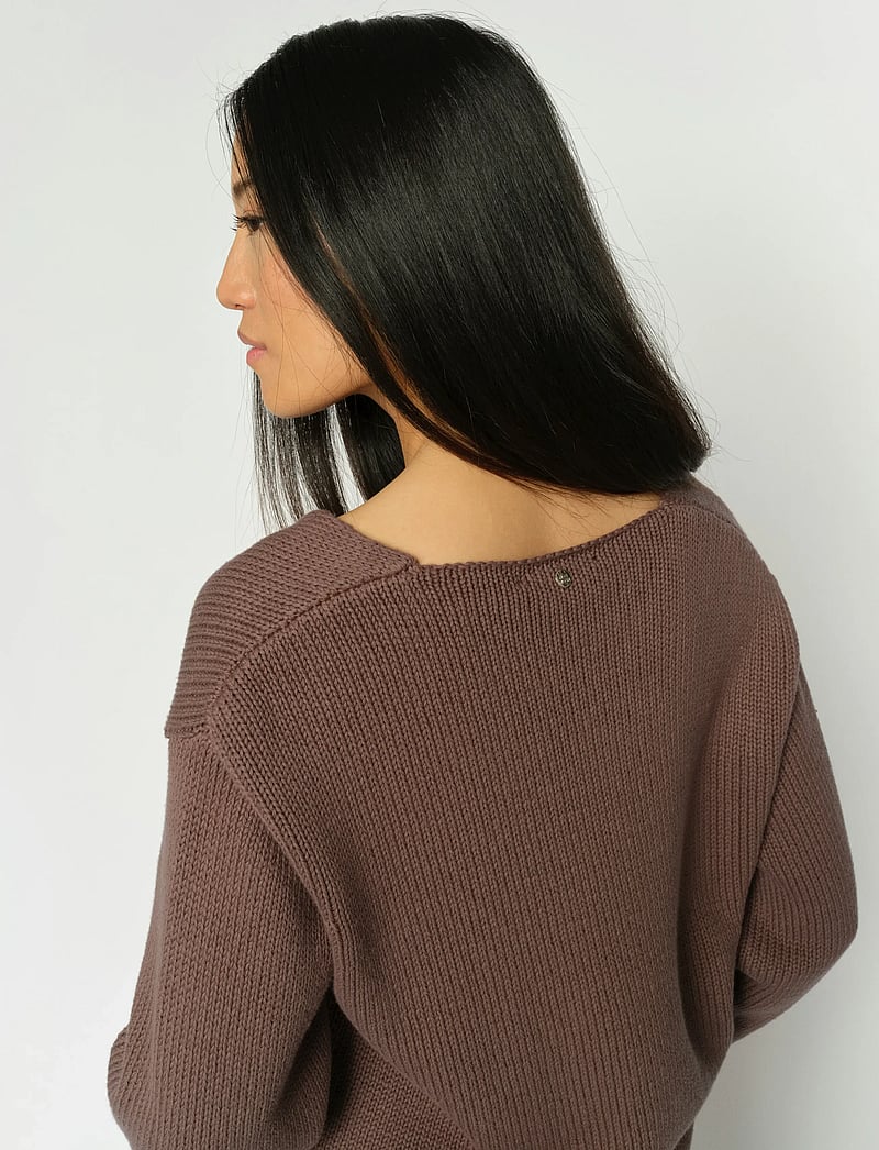 MOS MOSH - MMBine LS V-neck Knit - stickade tröjor - coffee quartz - 3