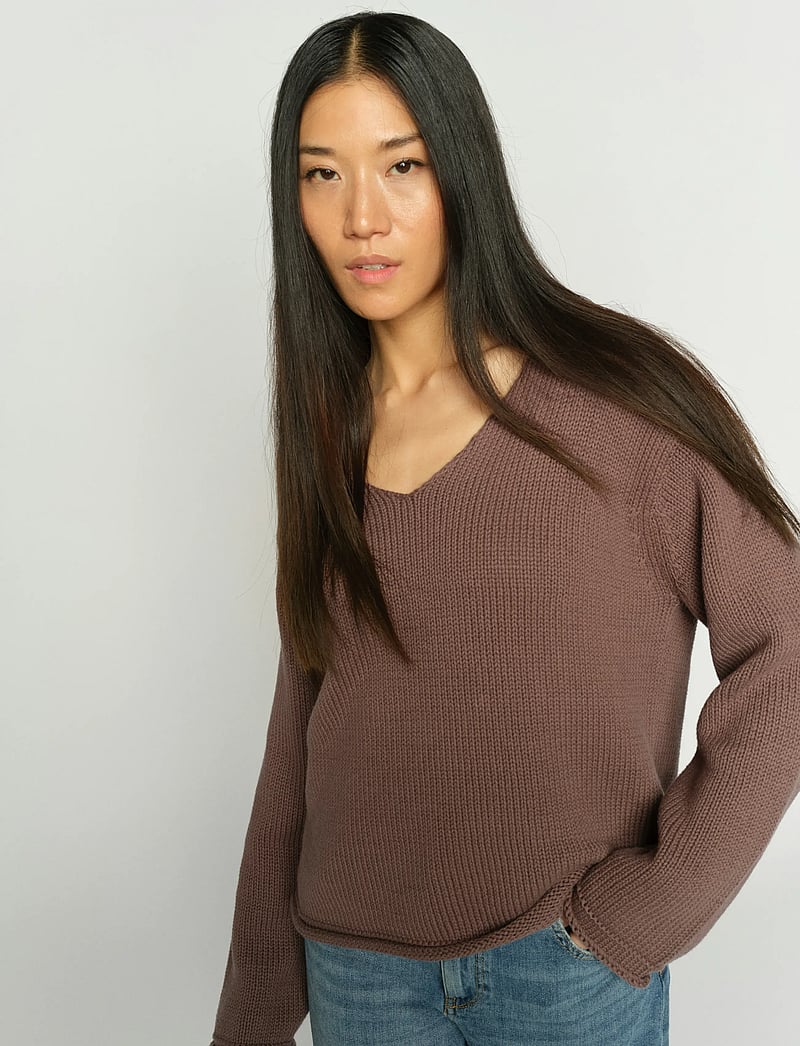 MOS MOSH - MMBine LS V-neck Knit - stickade tröjor - coffee quartz - 4