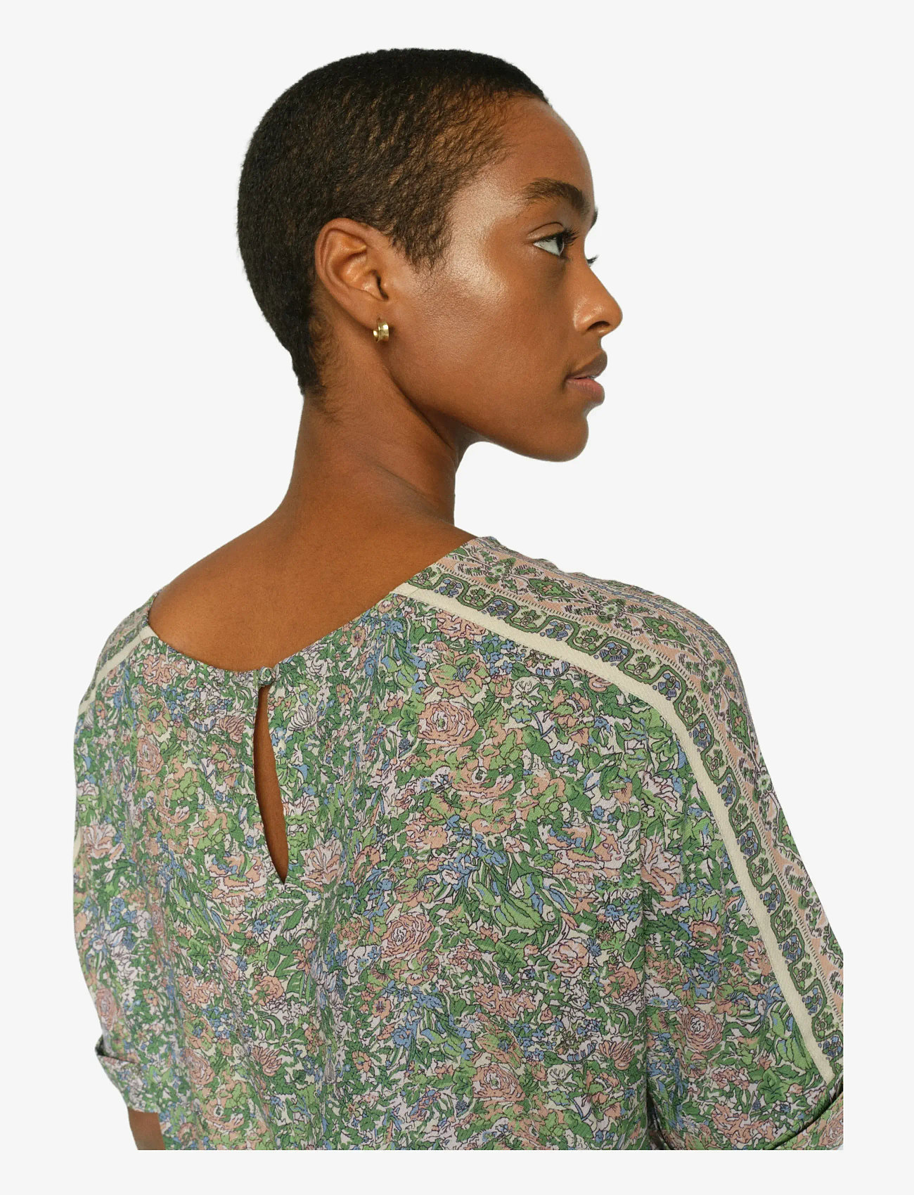 MOS MOSH - MMPalma Flowish Orchid Blouse - kortærmede bluser - turf green - 4