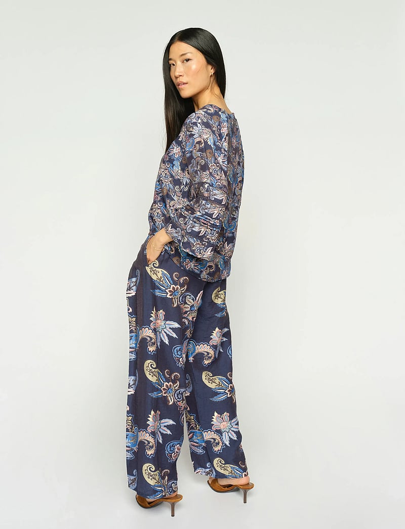 MOS MOSH - MMZoke Paisley Pant - vida byxor - crown blue - 3