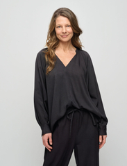 Moshi Moshi Mind - florence shirt twill - långärmade skjortor - moonless night - 2