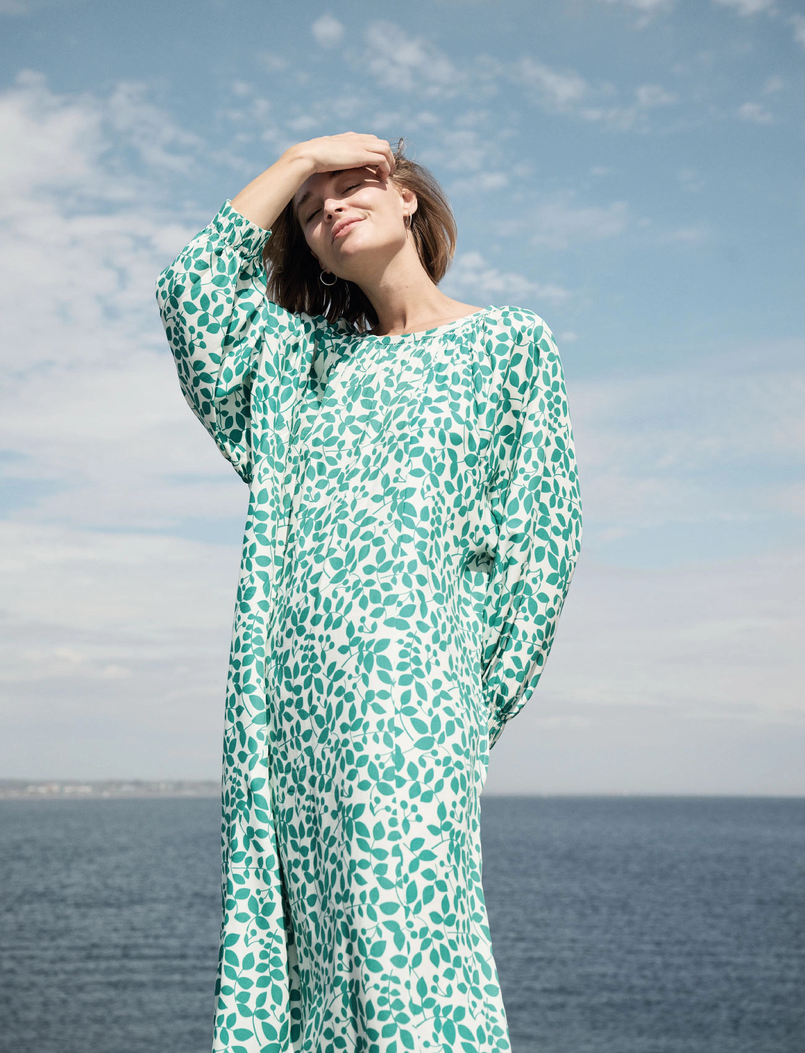 Moshi Moshi Mind daisy dress green cherry - Midi kjoler - ECRU / GREEN / green