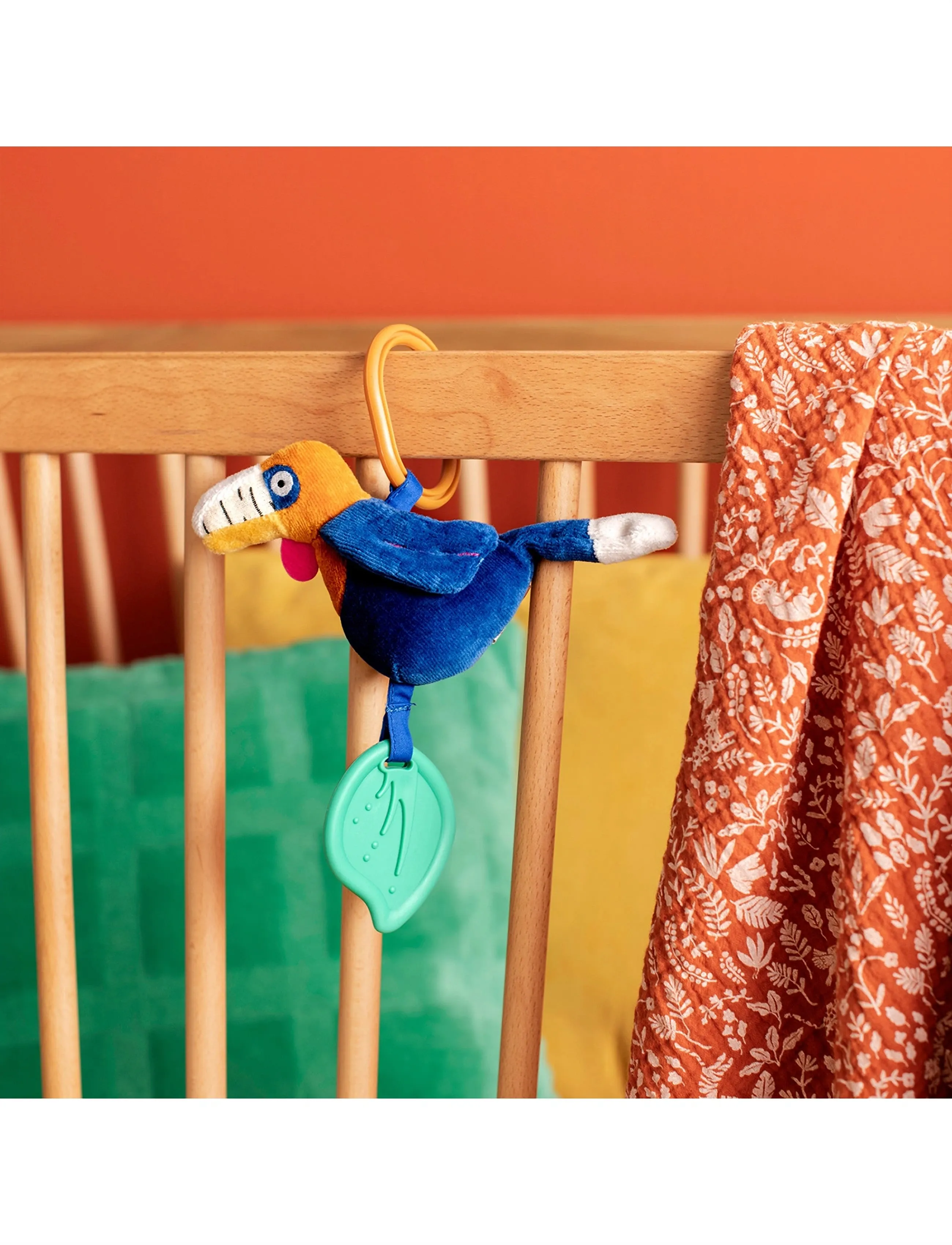 Moulin Roty Hanging Activity Plush Litchi The Hornbill La Forêt Mawa, Børn, Musical Plush Legetøj, Blå, Str: ONE SIZE