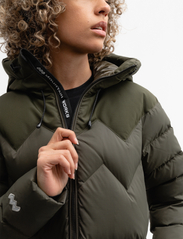Mountain Works - WS COCOON DOWN COAT - winter coats - military - 7