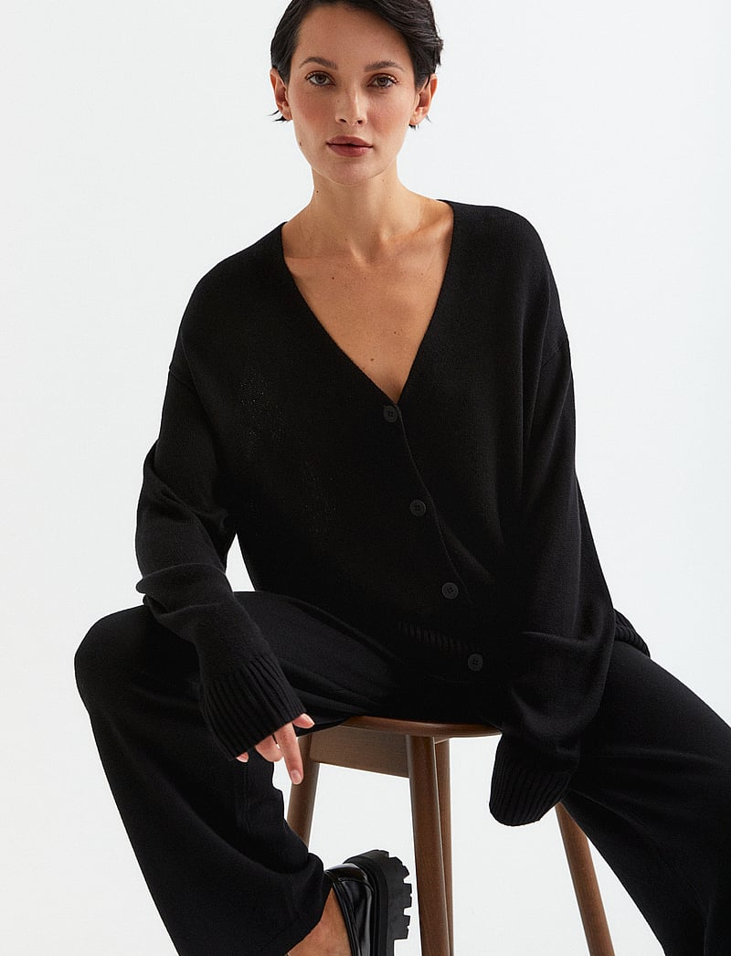 Movesgood - Athena Cardigan - cardigans - black - 0