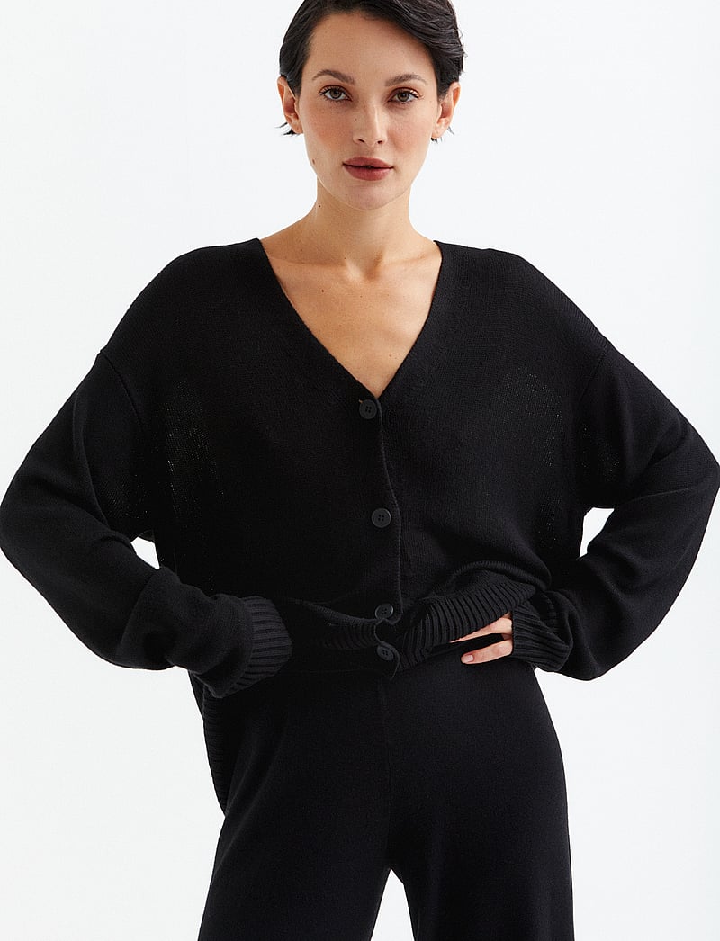 Movesgood - Athena Cardigan - cardigans - black - 3