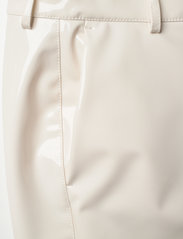 MSGM - PATENT FAUX LEATHER PANTS - festmode zu outlet-preisen - cream - 2