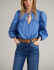 Munthe - CHEER - long-sleeved blouses - indigo - 2