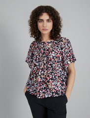 Munthe - VAIGE - short-sleeved blouses - black - 2