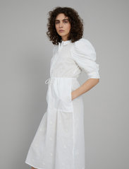 Munthe - VOID - marškinių tipo suknelės - ivory - 3