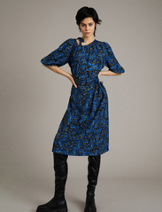 Munthe - ALARISA - midi dresses - blue - 2
