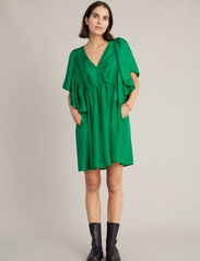 Munthe - DISTANT - midi dresses - green - 2