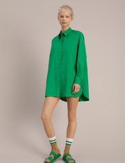 Munthe - HOLLIA - langærmede skjorter - green - 2