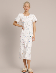 Munthe - JETTON - marškinėlių tipo suknelės - ivory - 2