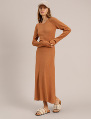 Munthe - JOSCELINE - sukienki koszulowe - caramel - 2