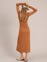 Munthe - JOSCELINE - t-shirt dresses - caramel - 3