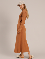 Munthe - JOSCELINE - sukienki koszulowe - caramel - 4
