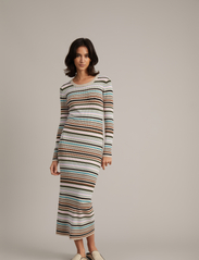 Munthe - GALLIANI - strikkede kjoler - ivory - 2