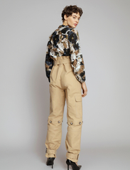 Munthe - ELEVATE - blouses met lange mouwen - camel - 3