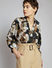 Munthe - ELEVATE - blouses met lange mouwen - camel - 4