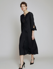 Munthe - ESTHER - midi kjoler - black - 2