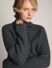 Munthe - ARISSA - megztiniai su aukšta apykakle - charcoal - 4