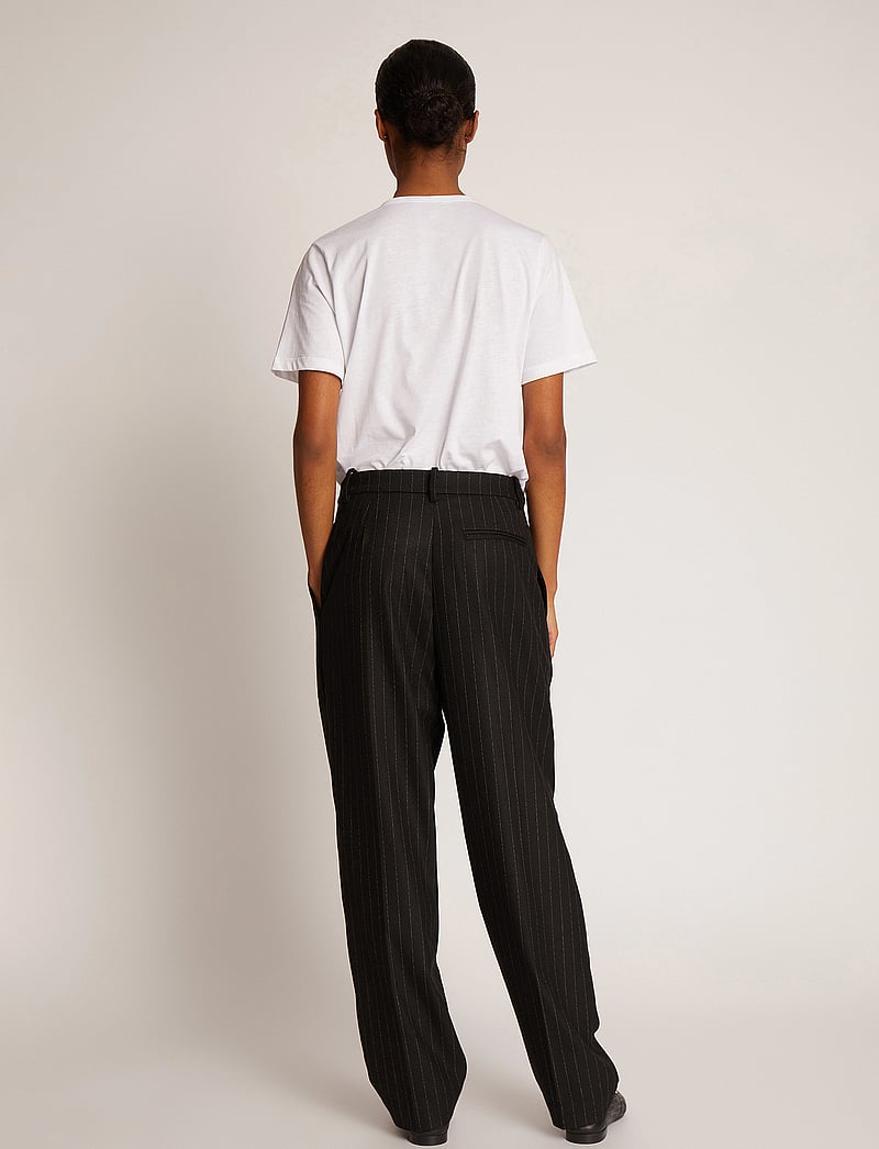 Munthe - EDIE - sirge säärega püksid - black - 3