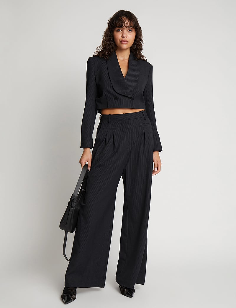 Munthe - SILVIE - korte blazere - black - 3