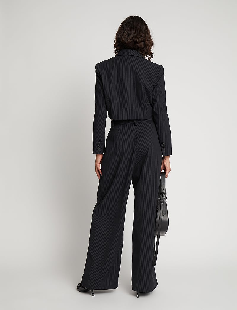 Munthe - SILVIE - korte blazere - black - 4