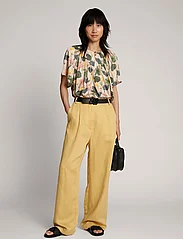 Munthe - KOSMILA - tailored trousers - yellow - 0