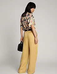 Munthe - KOSMILA - tailored trousers - yellow - 3