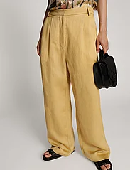 Munthe - KOSMILA - tailored trousers - yellow - 4