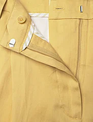 Munthe - KOSMILA - tailored trousers - yellow - 6