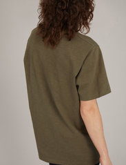 Munthe - Pumpkin - t-shirt & tops - army - 5