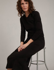 Munthe - LOVING - robes t-shirt - black - 0