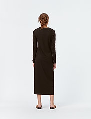 Munthe - LOVING - robes t-shirt - black - 4