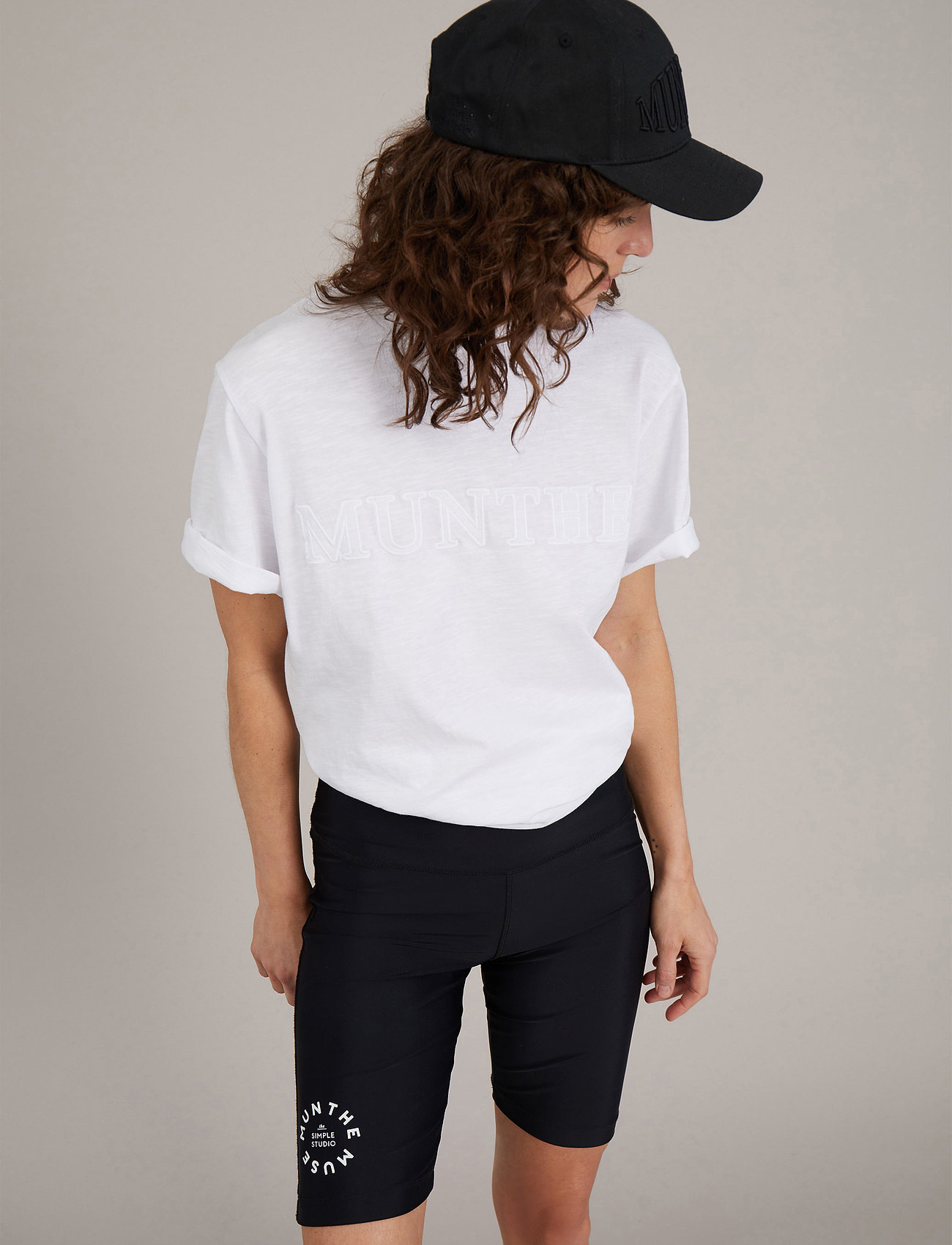 Munthe SUMMER - Lühikesed püksid - BLACK / black