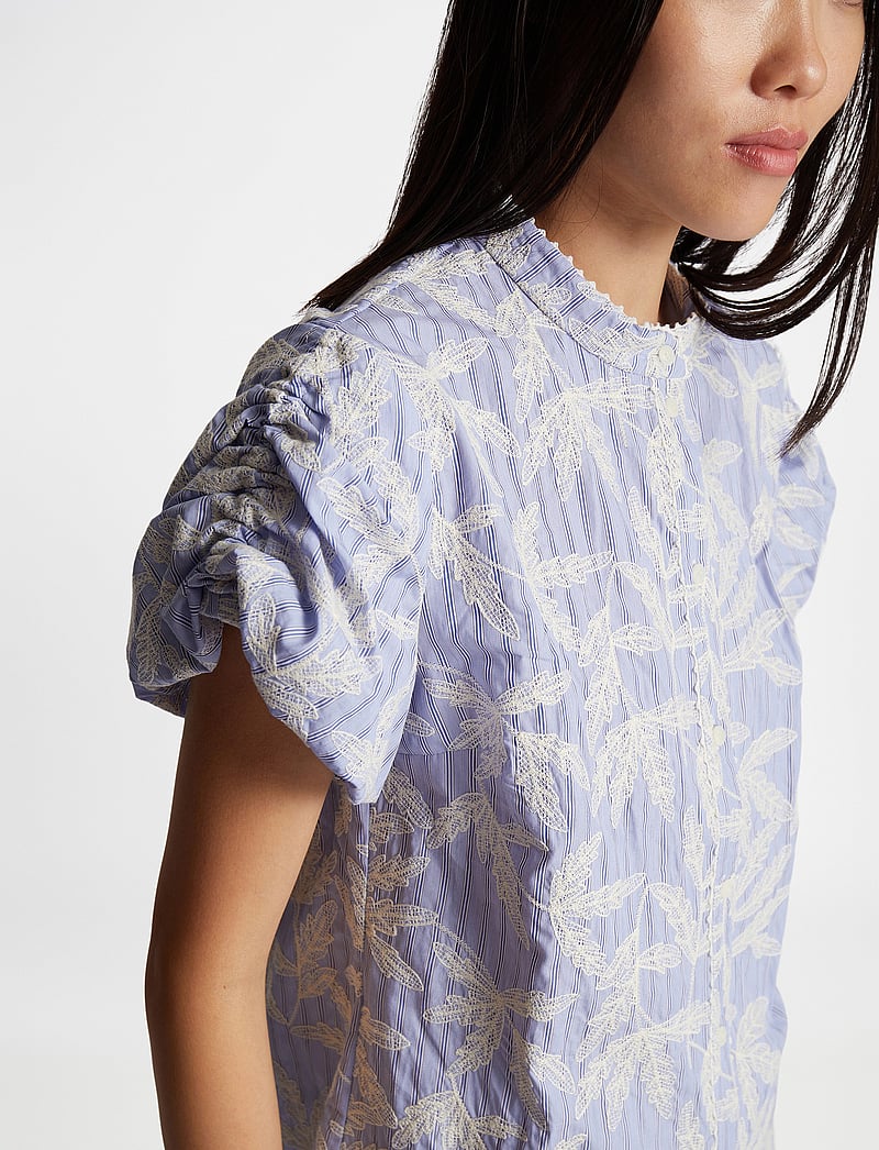 Munthe - FREDIA - kortermede bluser - light blue - 4