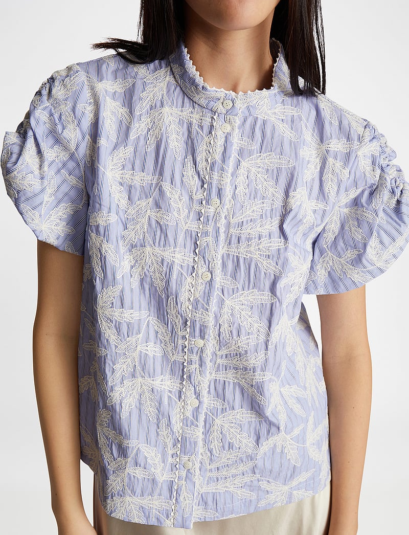 Munthe - FREDIA - kortermede bluser - light blue - 5