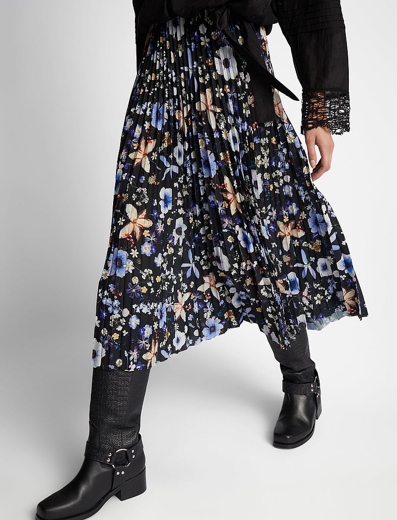 Munthe - CHARMING - faltenröcke - black - 5