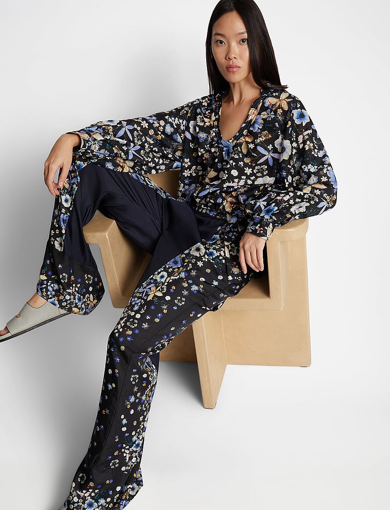 Munthe - FABERT - vida byxor - black - 4