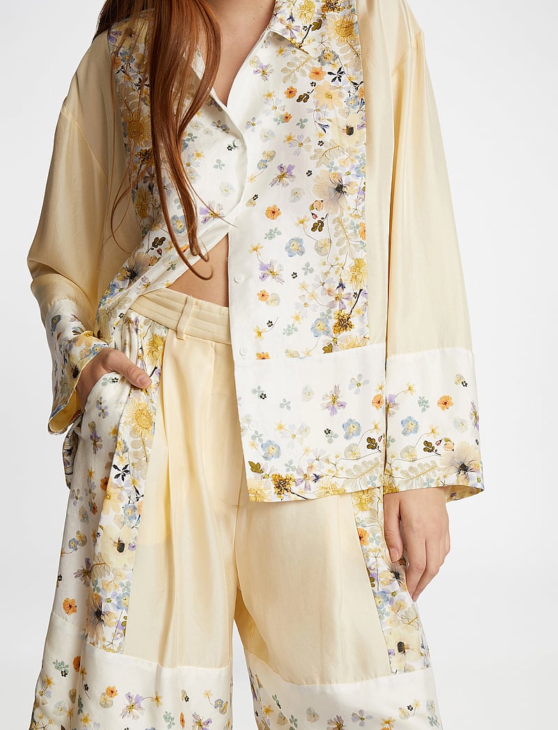 Munthe - FABIANE - paperbag shorts - creme - 4