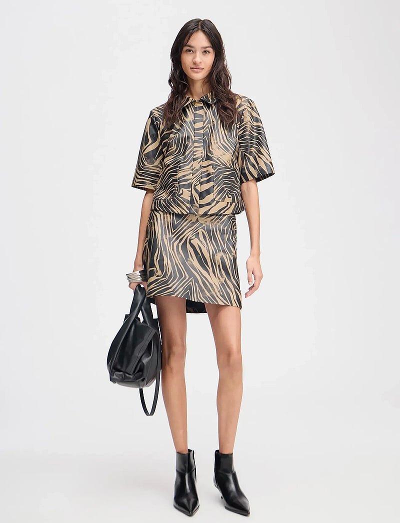 Munthe - LIPPER - lühikesed jakid - camel - 0