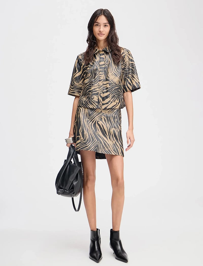 Munthe - LOFIE - kurze röcke - camel - 0