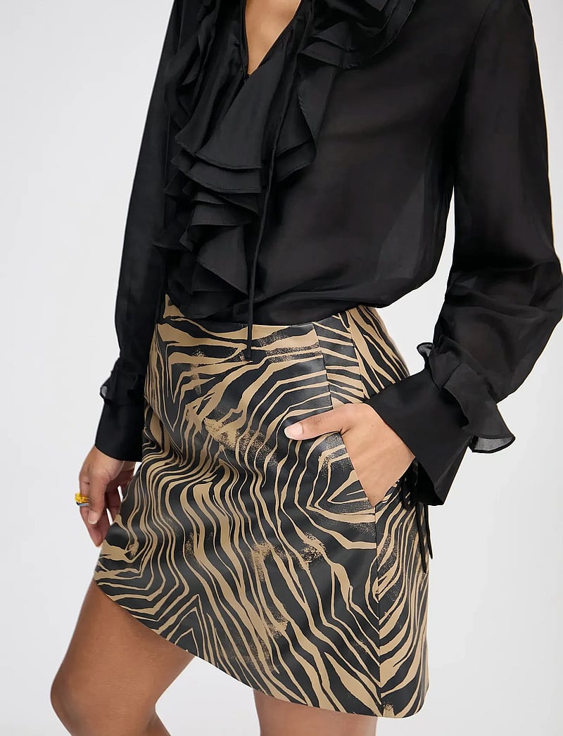 Munthe - LOFIE - kurze röcke - camel - 5