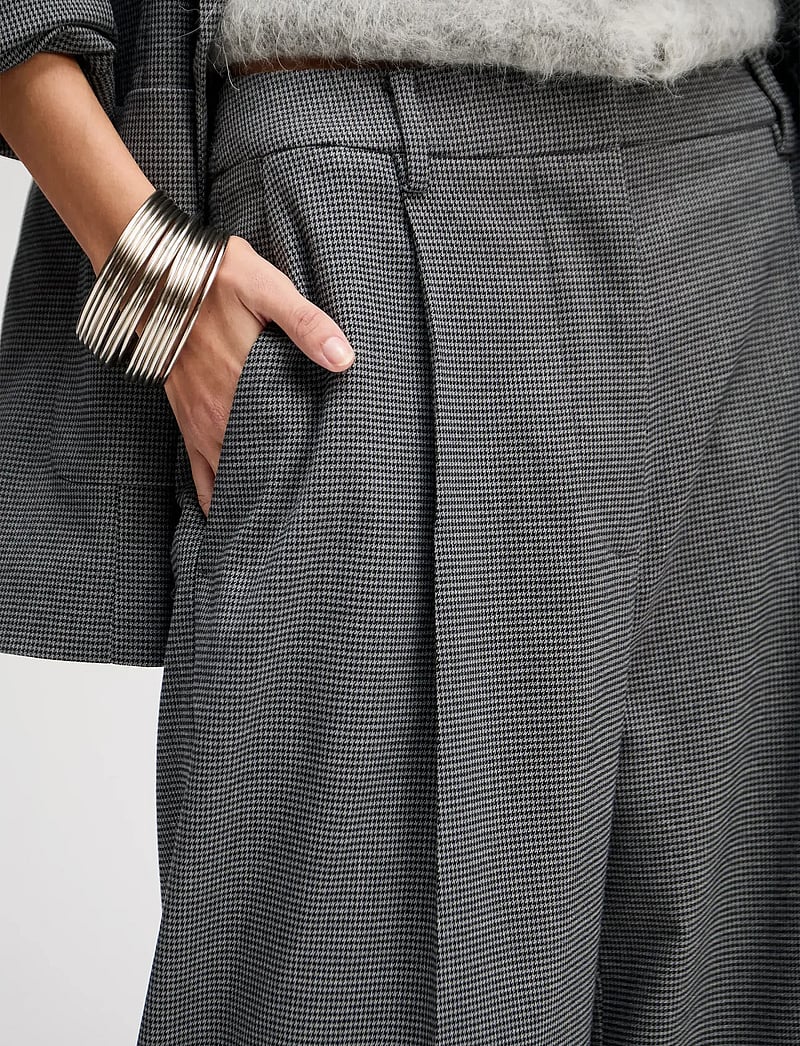 Munthe - LUPON - laia säärega püksid - charcoal - 5