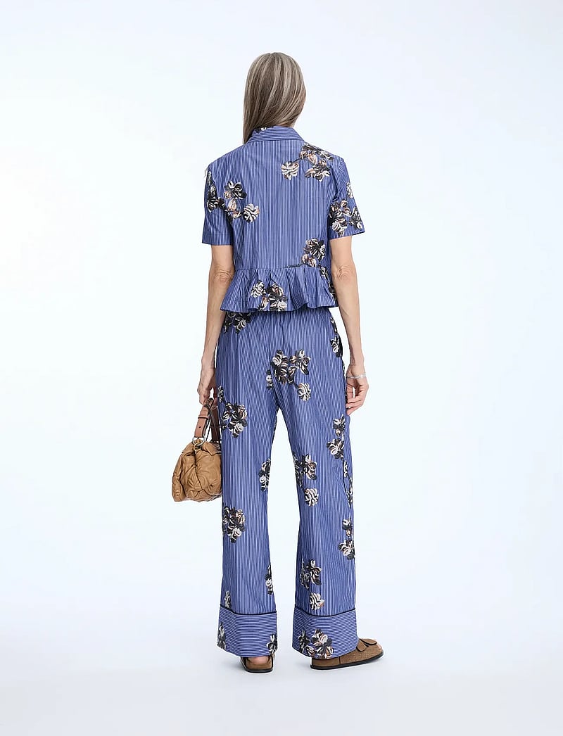 Munthe - NURIANA - kortærmede skjorter - stripe navy - 3